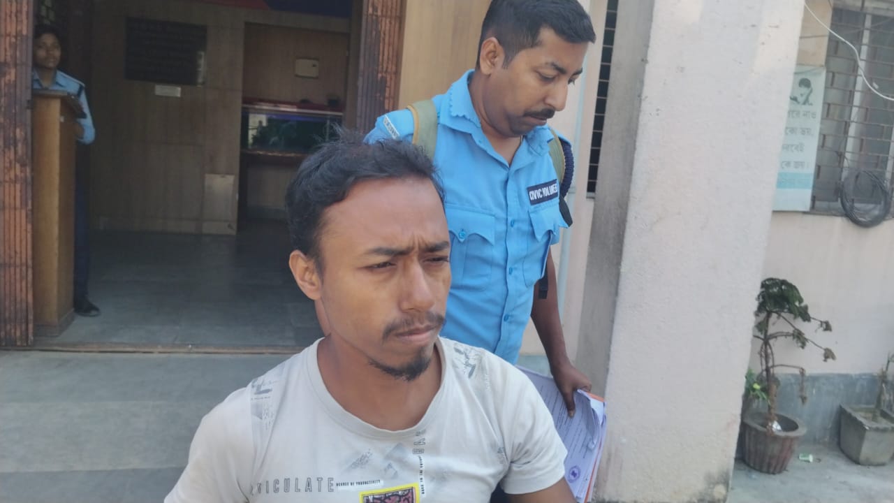 বেআইনি ভাবে দেশী মদ বিক্রির অভিযোগে গ্রেফতার এক জয়নগরে