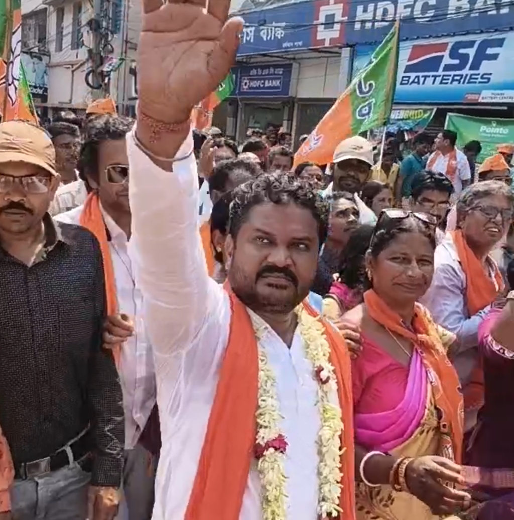 বর্ধমানে পদযাত্রা, মনোনয়ন জমা দিয়ে ‘পরিবর্তন’-এর ডাক সুভাষ পাত্রের