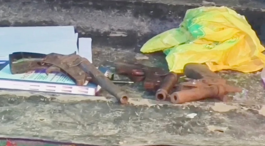 ভাঙড়ে এক আই এস এফ কর্মীর বাড়ি থেকে আগ্নেয়াস্ত্র উদ্ধার