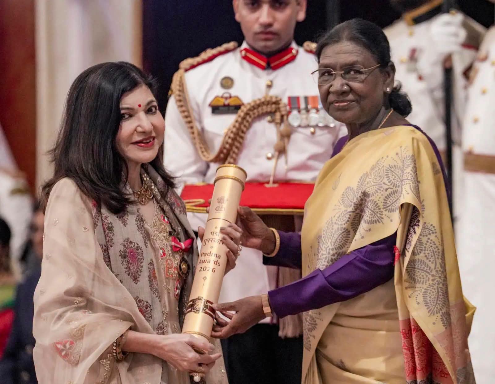 Alka Yagnik honoured with Padma Bhushan.